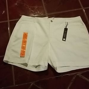 NEW - Shorts Gloria Vanderbilt 💛💜